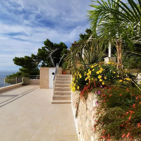 Beachfront Villa Palma Apartment