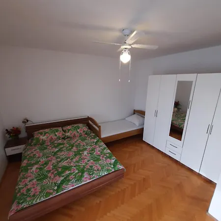 Apartment Beachfront Villa Palma