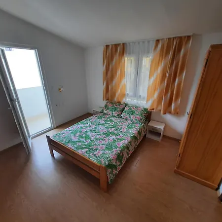 Beachfront Villa Palma Apartment Omiš