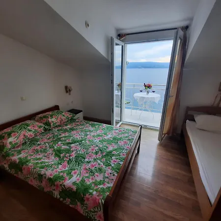 Beachfront Villa Palma Apartment