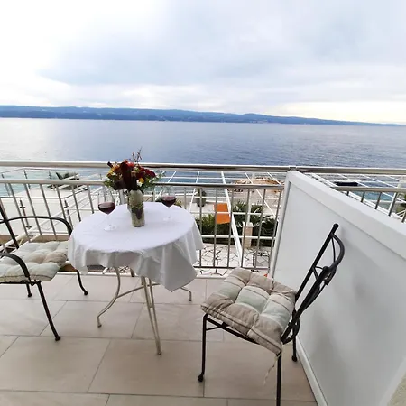Beachfront Villa Palma Apartment Omiš