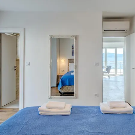 Beachfront Palma Apartman *